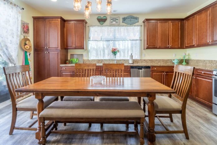 Farmhouse Kitchen Wall Decor: How to Get the Look Without Making It Look Dated Farmhouse Kitchen Wall Decor: How to Get the Look Without Making It Look Dated