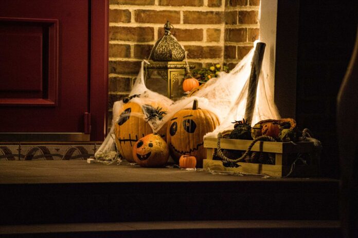 Pumpkin Display Ideas: Pick Yours by Space, Weather and How Long It Has to Last Pumpkin Display Ideas: Pick Yours by Space, Weather and How Long It Has to Last