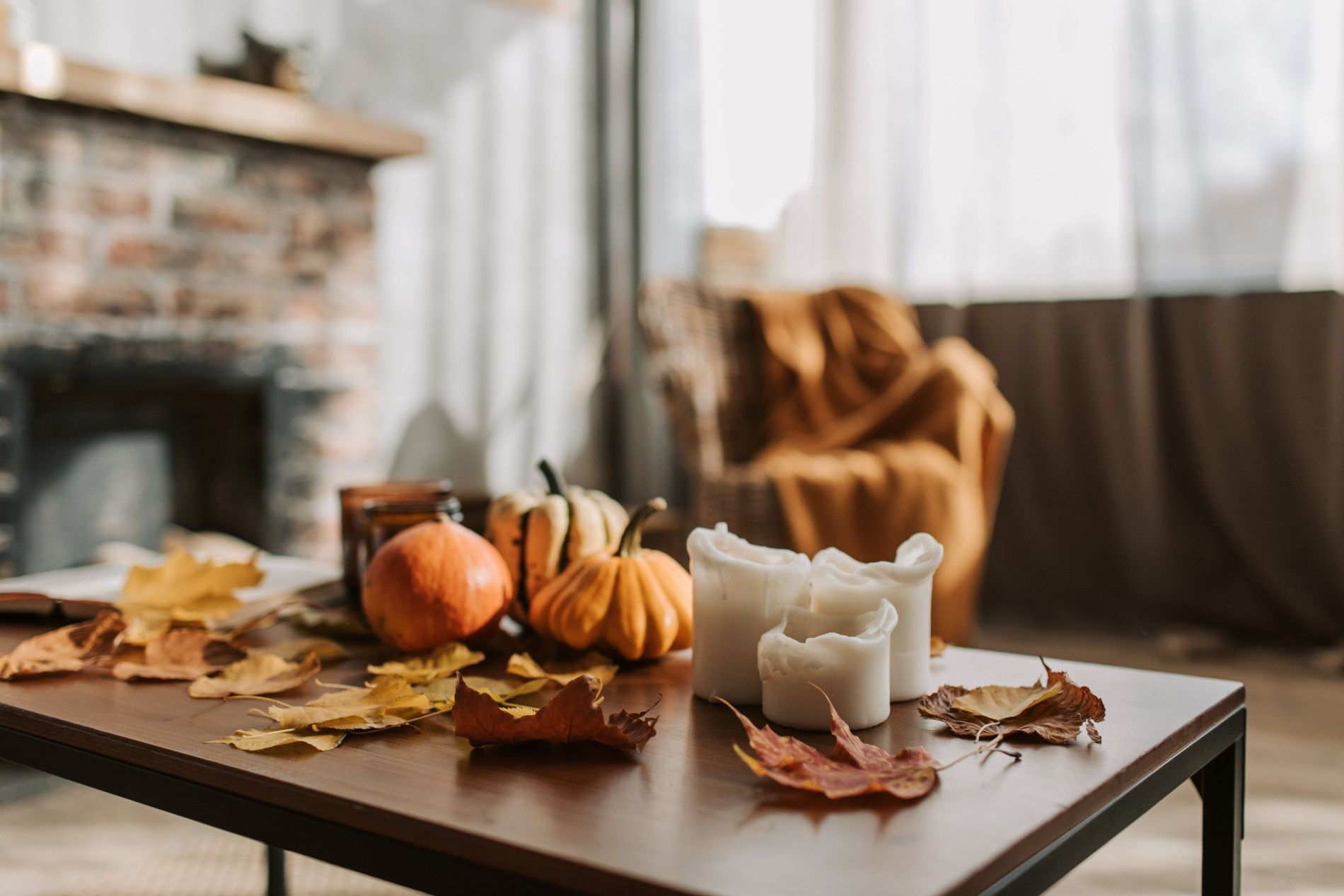 How to decorate your living room for fall and Halloween